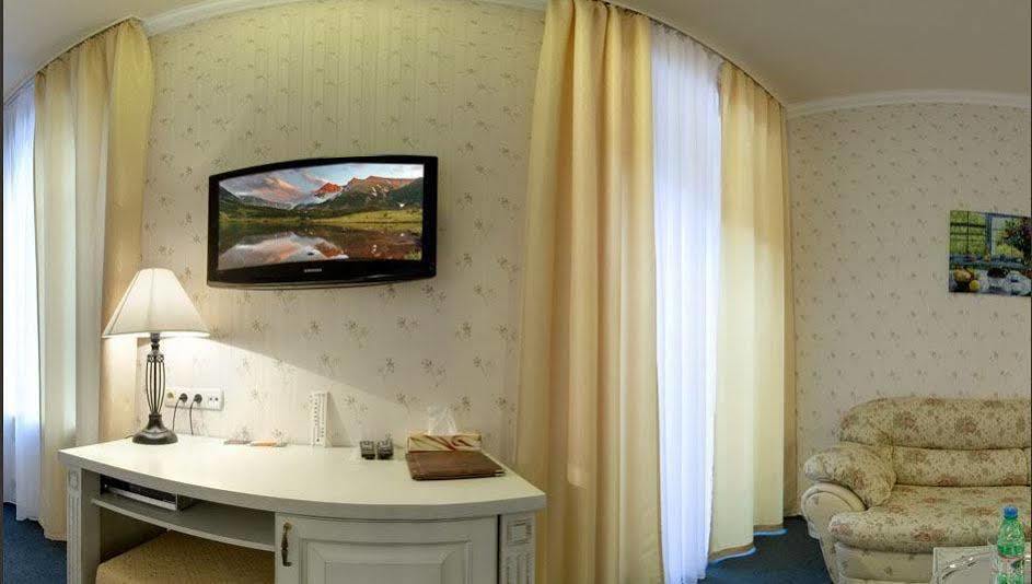 Four Rooms Mini-Hotel Kharkiv Ngoại thất bức ảnh